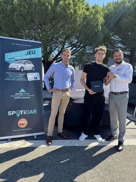 Remise de la voiture au gagnant Spoticar x Radio Star